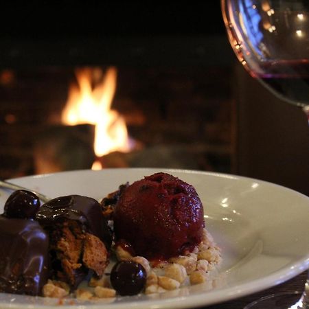 The Dog & Gun Inn Netheravon Екстериор снимка