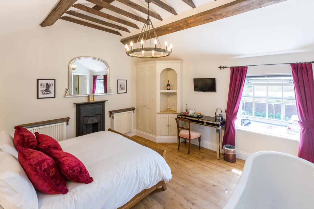 The Dog & Gun Inn Netheravon Екстериор снимка