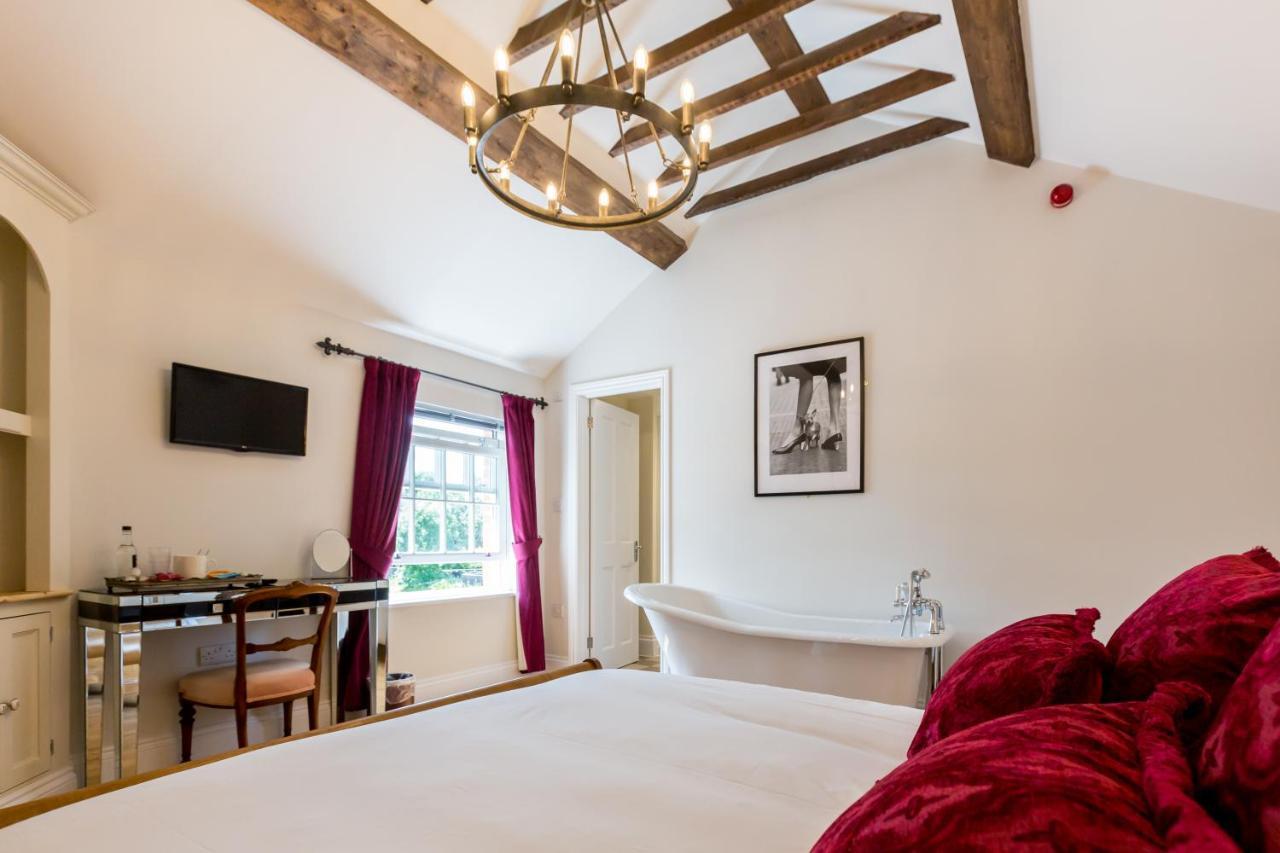 The Dog & Gun Inn Netheravon Екстериор снимка
