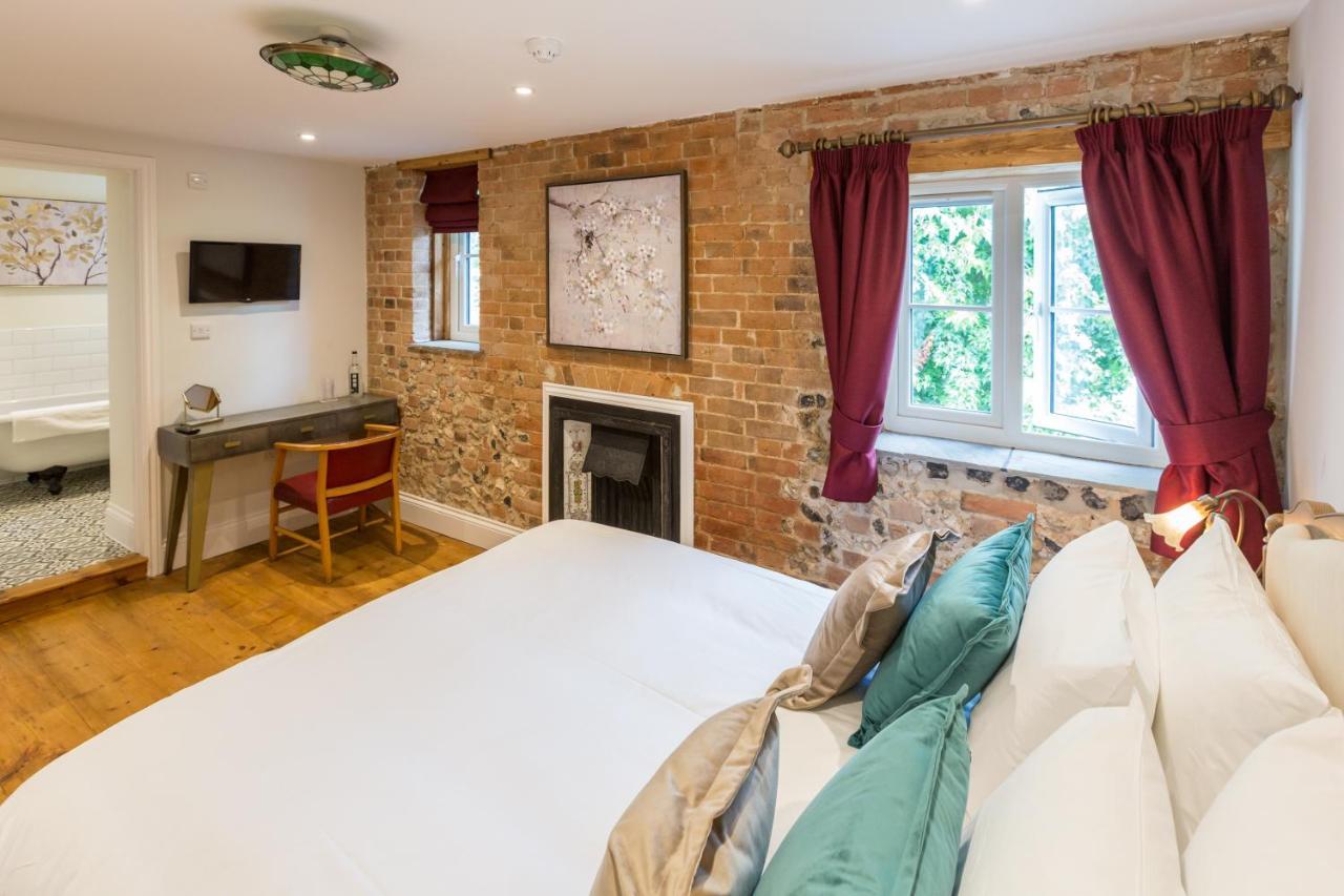The Dog & Gun Inn Netheravon Екстериор снимка