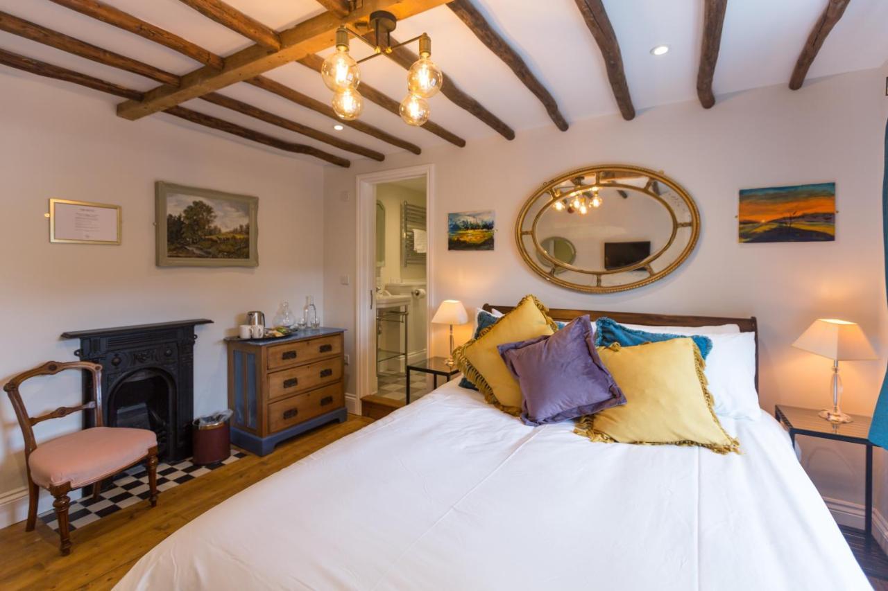 The Dog & Gun Inn Netheravon Екстериор снимка