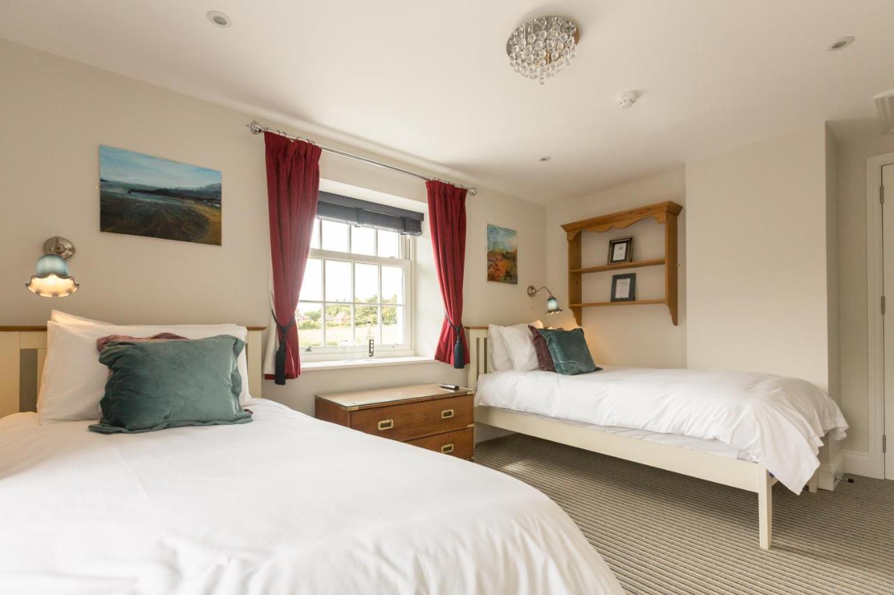 The Dog & Gun Inn Netheravon Екстериор снимка
