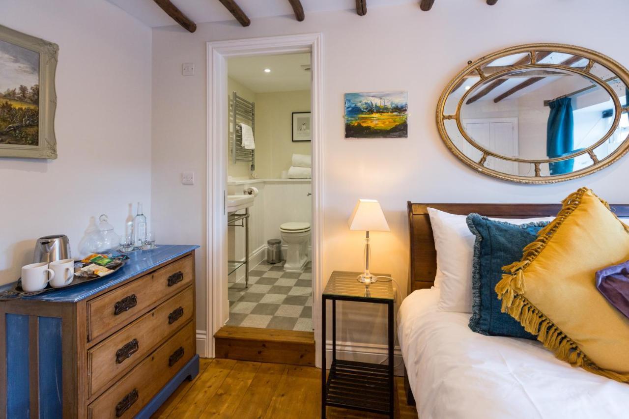The Dog & Gun Inn Netheravon Екстериор снимка