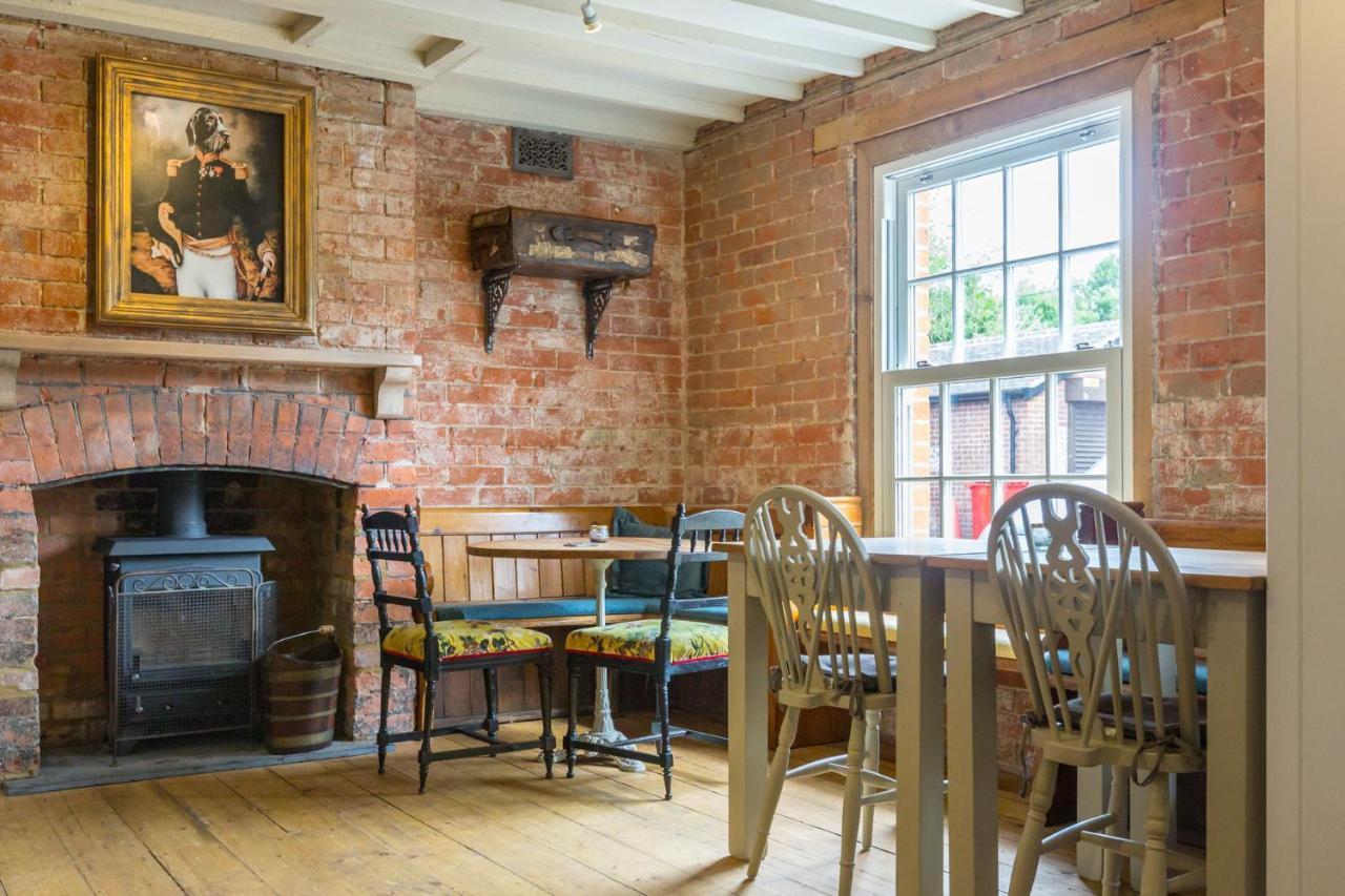 The Dog & Gun Inn Netheravon Екстериор снимка