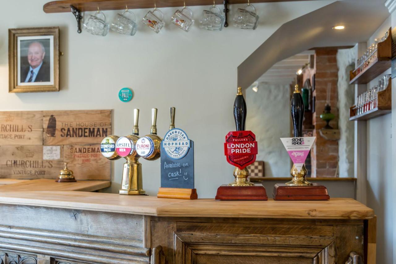 The Dog & Gun Inn Netheravon Екстериор снимка
