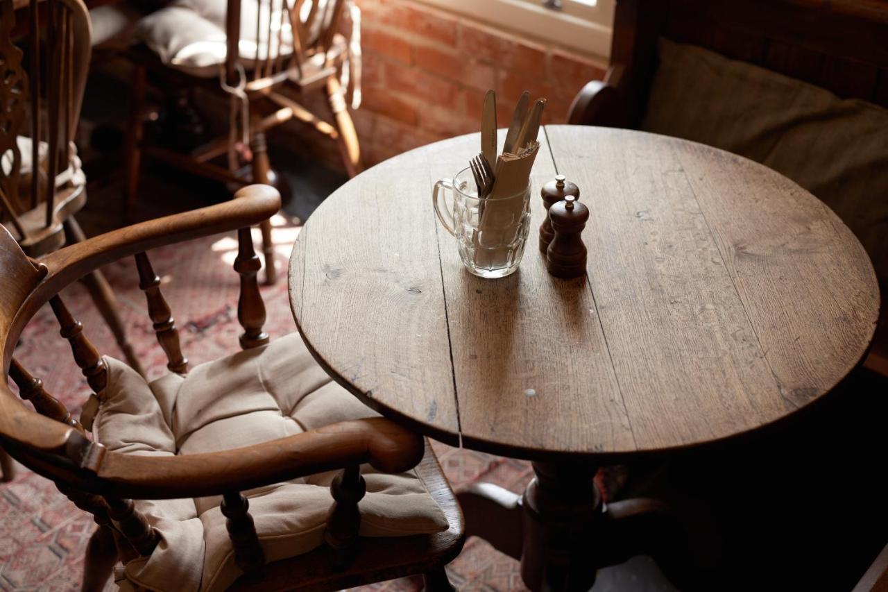 The Dog & Gun Inn Netheravon Екстериор снимка