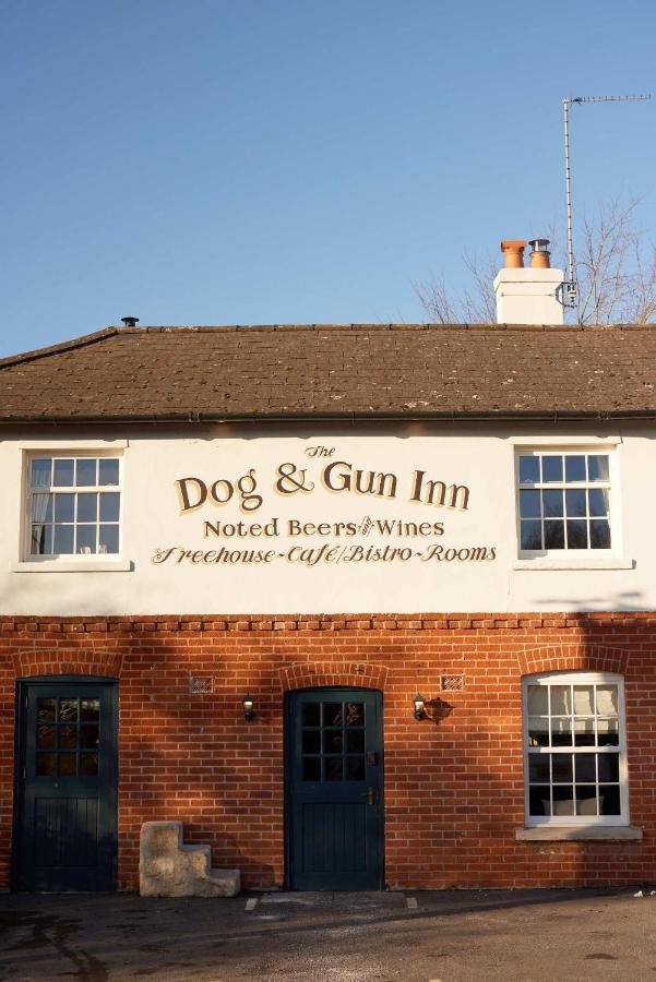 The Dog & Gun Inn Netheravon Екстериор снимка